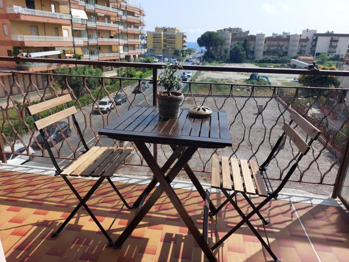 Casa Laura Daire Ventimiglia Dış mekan fotoğraf